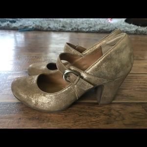 Sofft Miranda Mary Jane - Rich gold distressed foil suede
